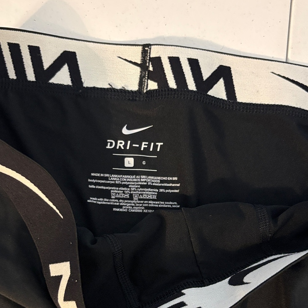 Nike Black Performance Shorts - Picture 2 of 2